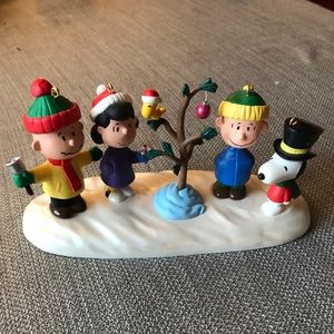 Hallmark Ornaments. 1995 Peanuts collection.